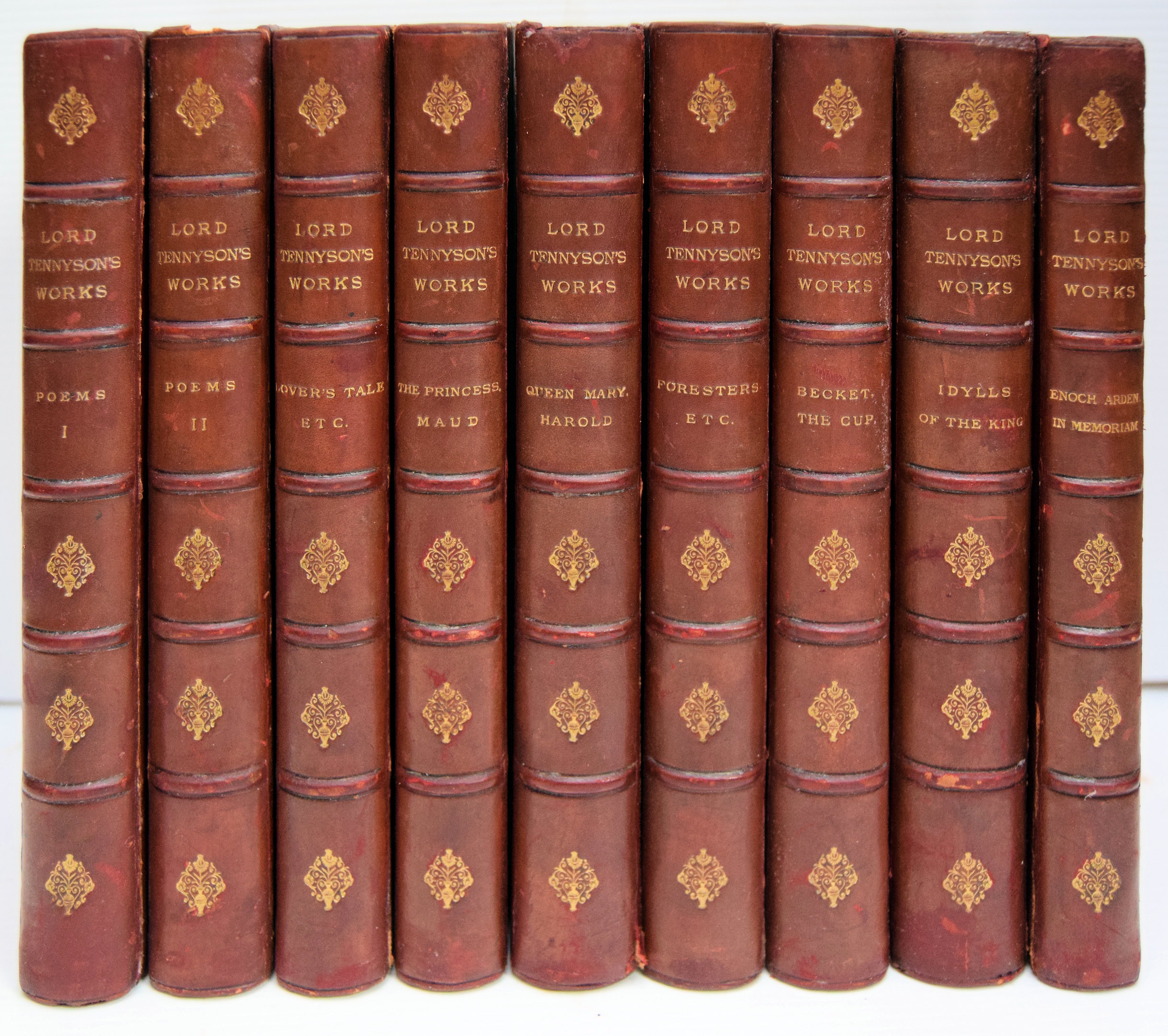 THE WORKS OF ALFRED LORD TENNYSON.